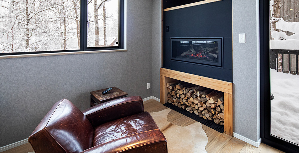 Shousugi Chalet - Cosy mantel fireplace